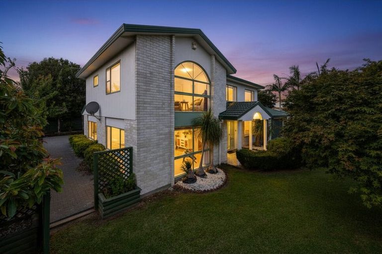 Photo of property in 16 Cumbrian Place, Conifer Grove, Takanini, 2112
