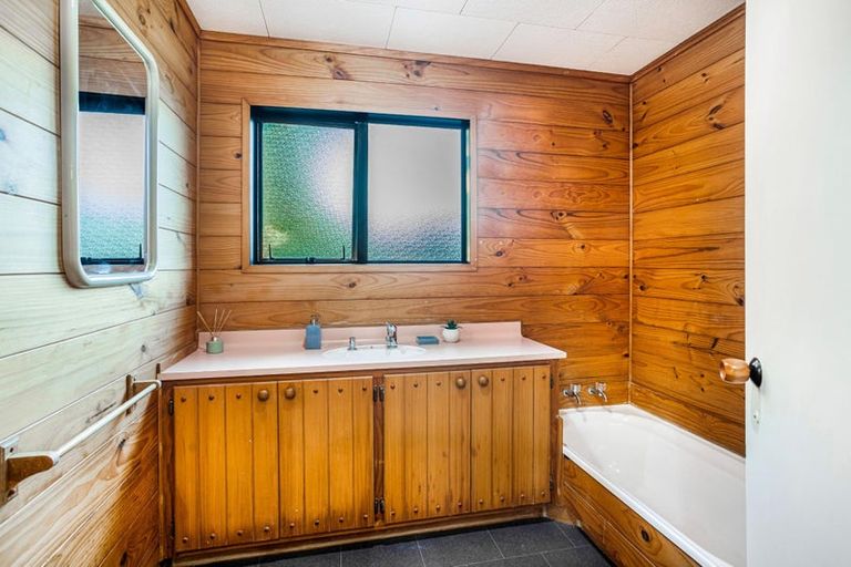 Photo of property in 2/22 Elizabeth Drive, West Harbour, Auckland, 0618