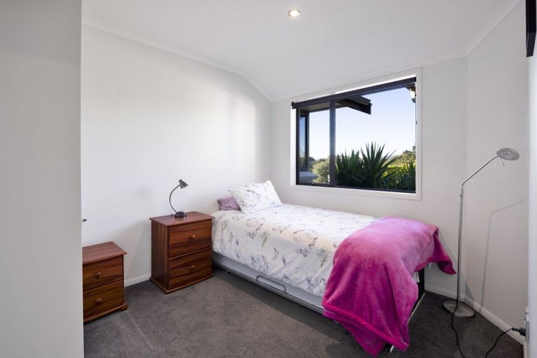 Photo of property in 90 Ridgewood Drive, Ridgewood, New Plymouth, 4371