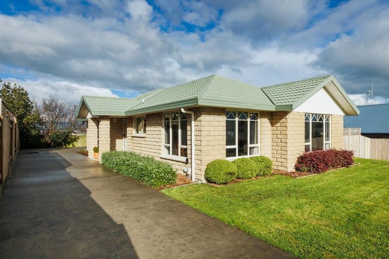 Photo of property in 24 Logan Way, Kelvin Grove, Palmerston North, 4414
