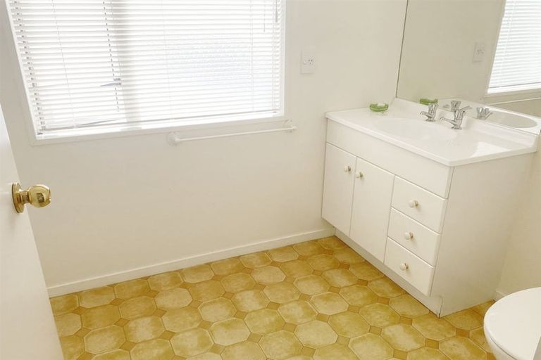 Photo of property in 35a Moreland Avenue, Papanui, Christchurch, 8053