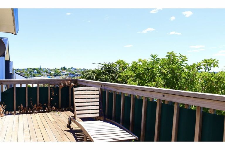 Photo of property in 2/5 Anne Road, Hillcrest, Auckland, 0627
