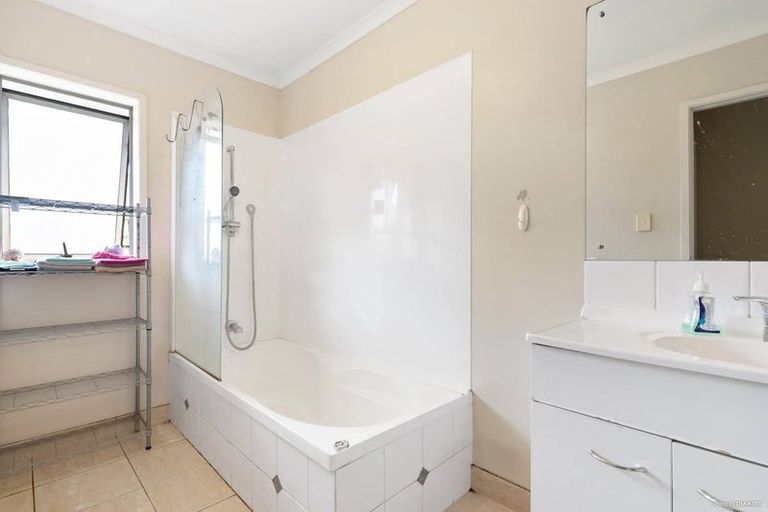 Photo of property in 12 Rock Daisy Crescent, Mangere, Auckland, 2022