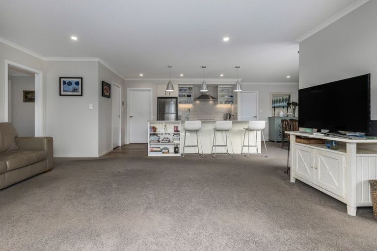 Photo of property in 27 Waipunahau Road, Waikanae, 5036