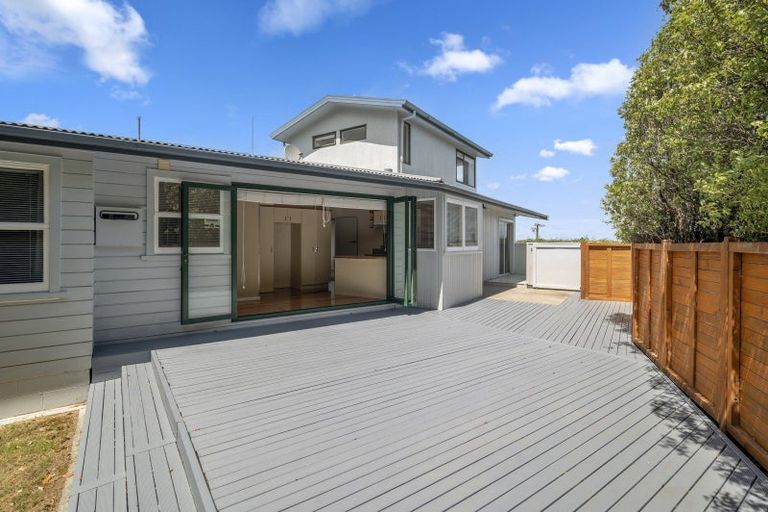 Photo of property in 20 Ingle Avenue, Waipahihi, Taupo, 3330