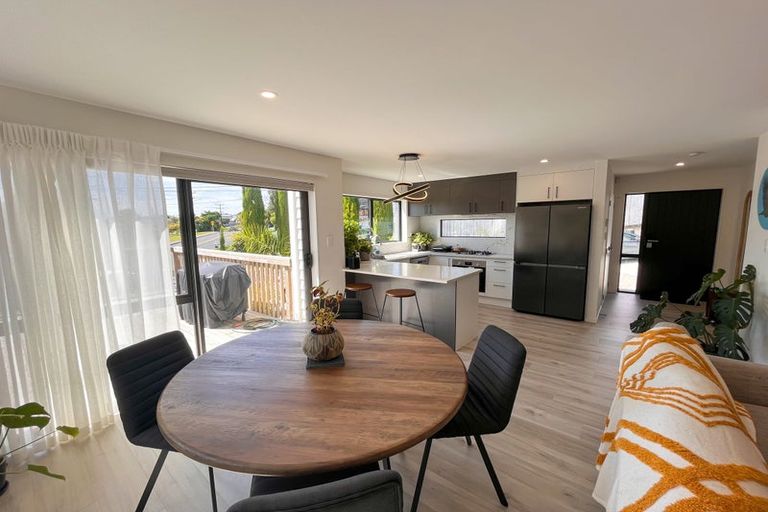 Photo of property in 14f Kelwyn Road, Kelston, Auckland, 0602