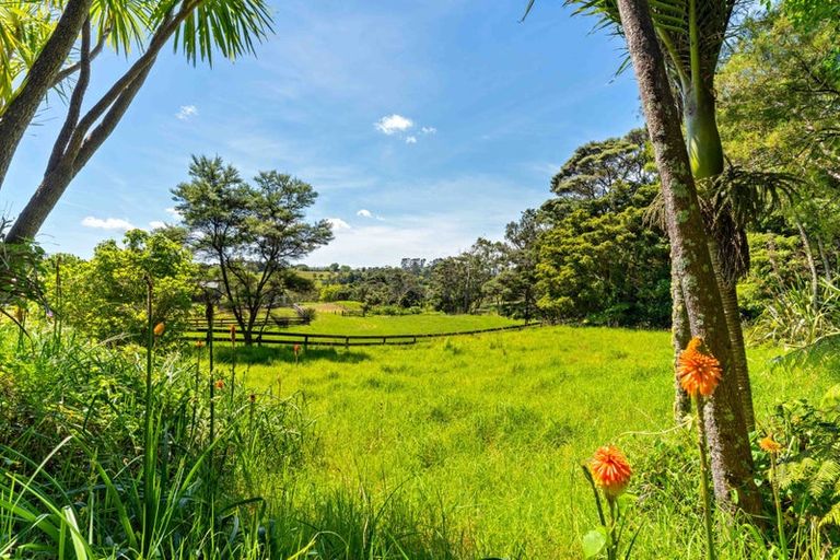 Photo of property in 260 School Road, Waimauku, 0881