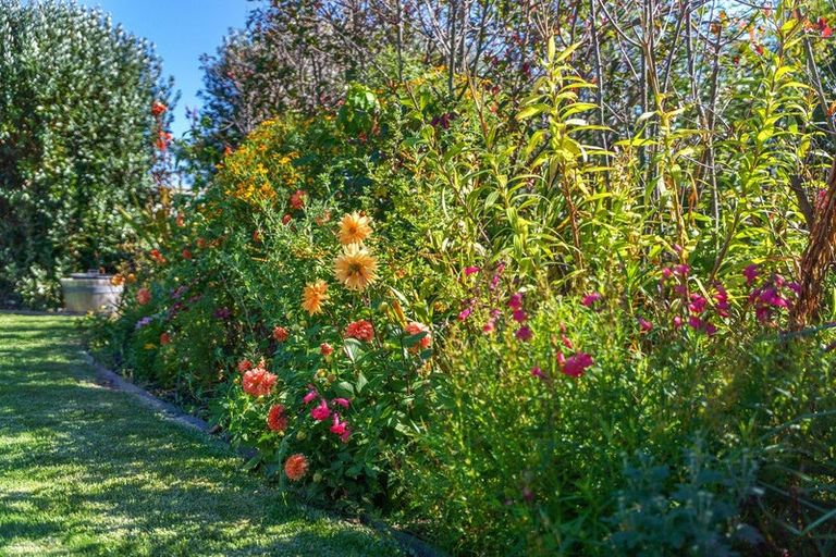 Photo of property in 63 Waipunahau Road, Waikanae, 5036