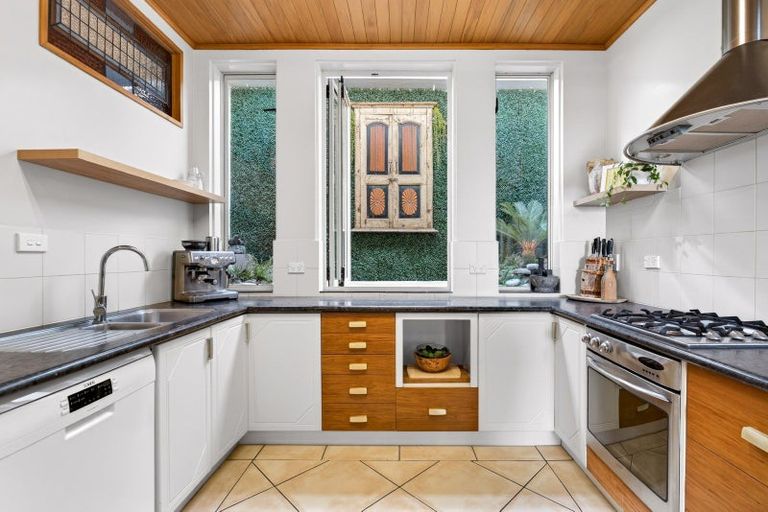 Photo of property in 153 Emerson Street, Napier South, Napier, 4110