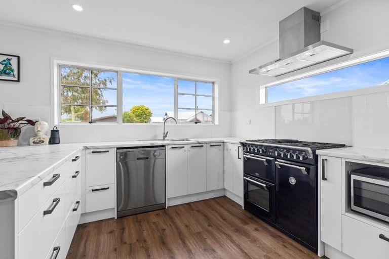 Photo of property in 19 Endeavour Avenue, Welcome Bay, Tauranga, 3112