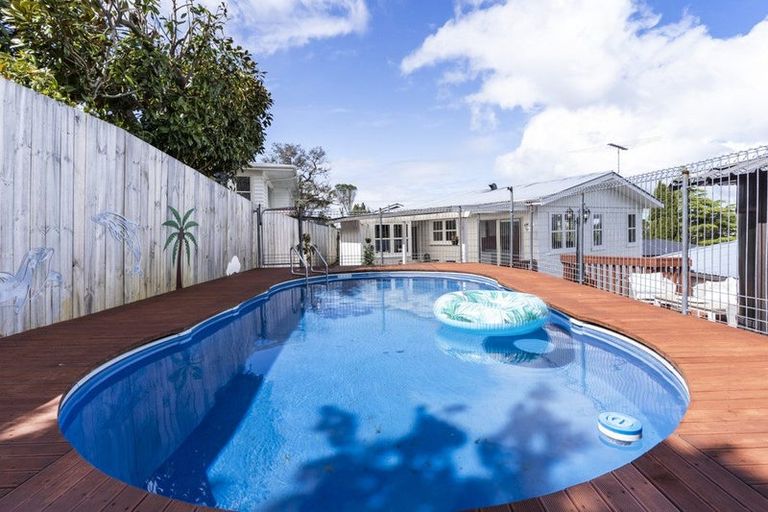 Photo of property in 1/37 Roberts Road, Glenfield, Auckland, 0629