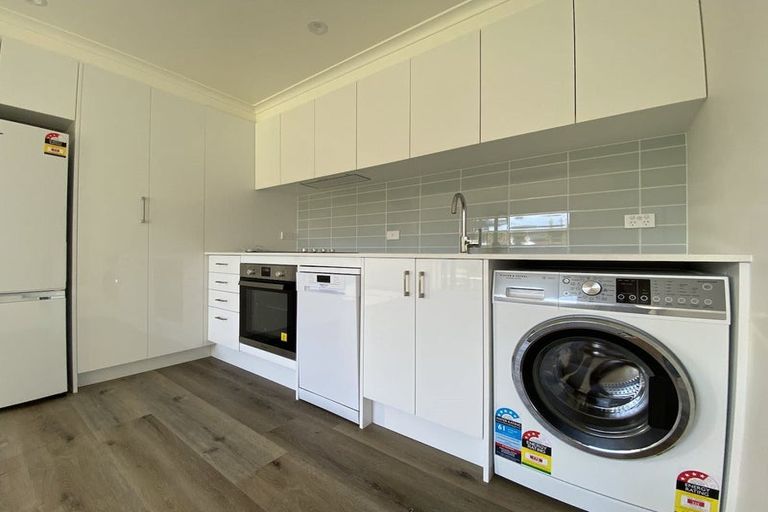 Photo of property in 132 Colwill Road, Massey, Auckland, 0614