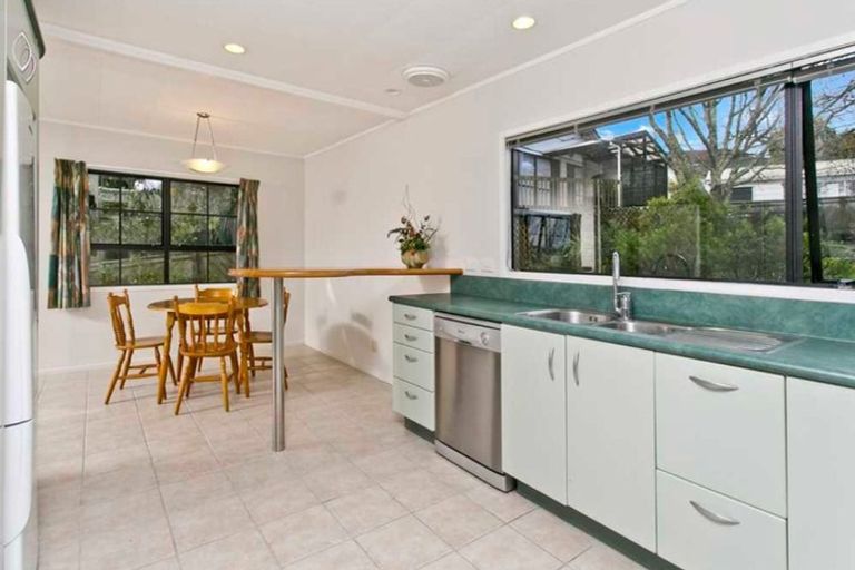 Photo of property in 13 Santiago Crescent, Unsworth Heights, Auckland, 0632