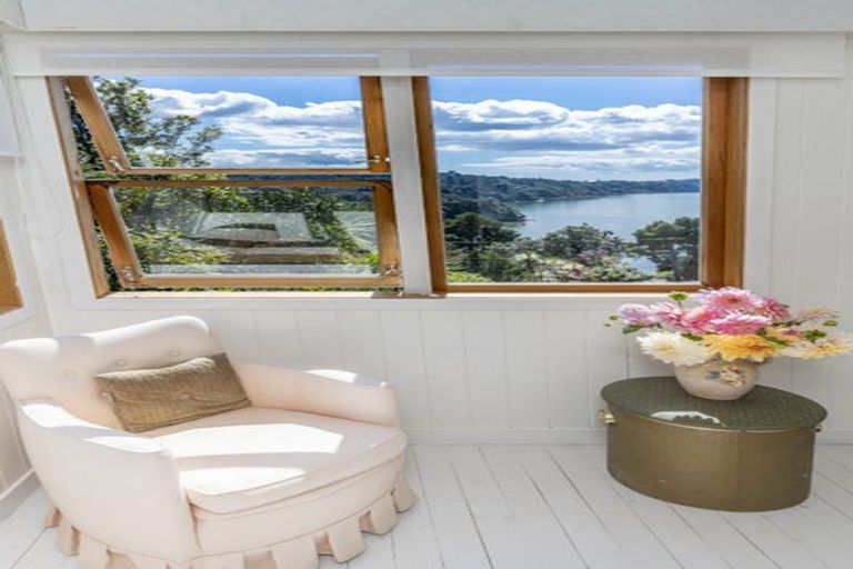 Photo of property in 15 Opou Road, Titirangi, Auckland, 0604