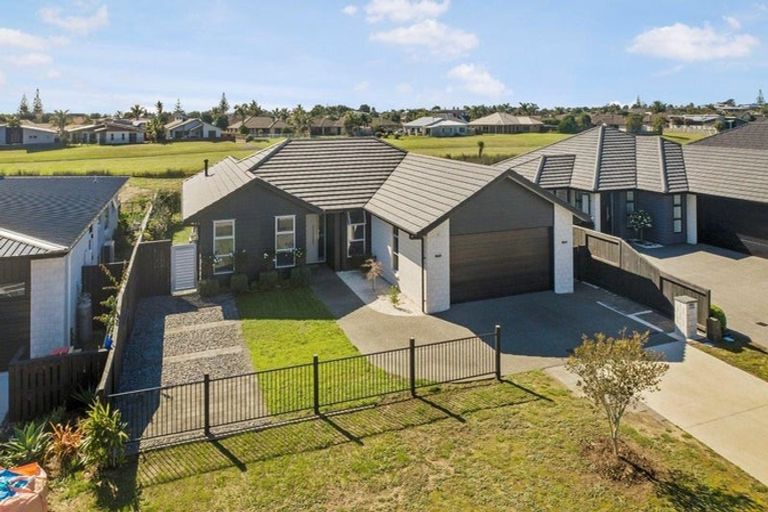 Photo of property in 55 Harding Drive, Papamoa Beach, Papamoa, 3118