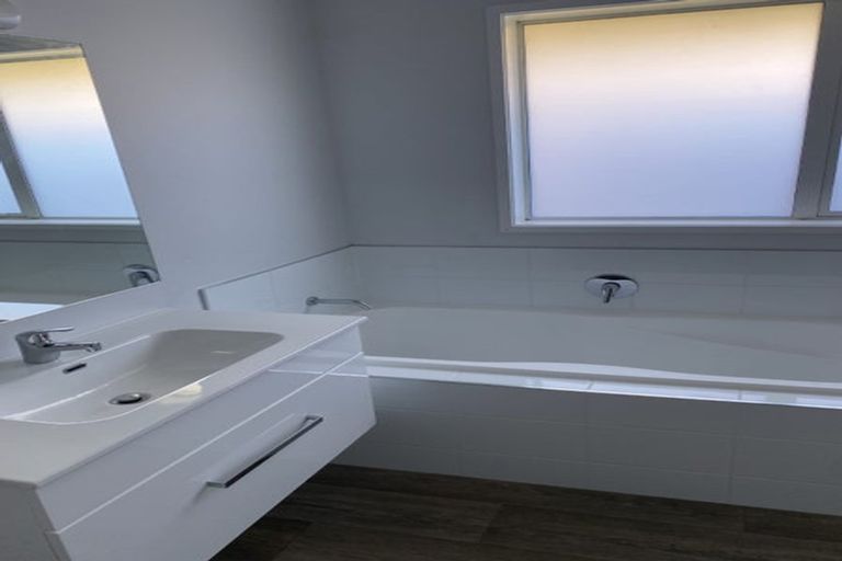 Photo of property in 28f Paritutu Road, Spotswood, New Plymouth, 4310