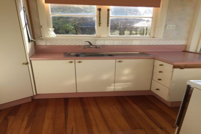 Photo of property in 1 Renown Road, Raumati South, Paraparaumu, 5032