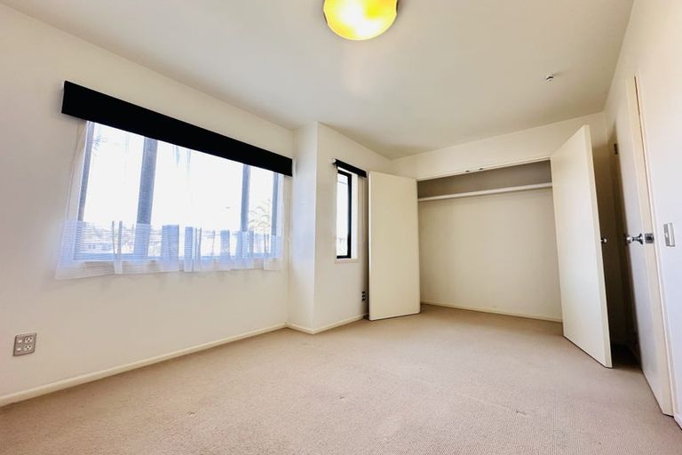 Photo of property in 8/2 Armoy Drive, East Tamaki, Auckland, 2016