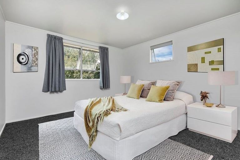 Photo of property in 4 Pukeroa Place, Papakura, 2110