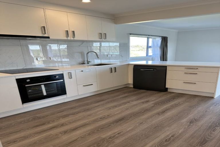 Photo of property in 28 Eskdale Road, Papakowhai, Porirua, 5024