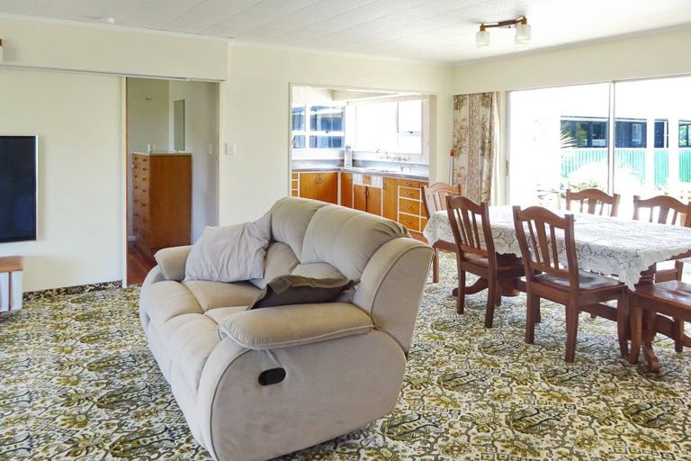 Photo of property in 7 Hennessy Street East, Foxton Beach, Foxton, 4815