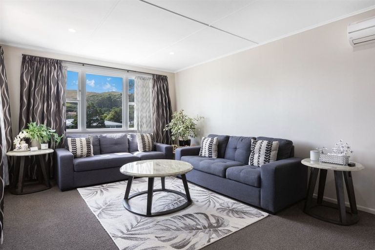 Photo of property in 111 Driver Crescent, Cannons Creek, Porirua, 5024