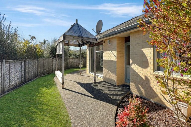 Photo of property in 4 Francis Skinner Place, Orewa, 0931