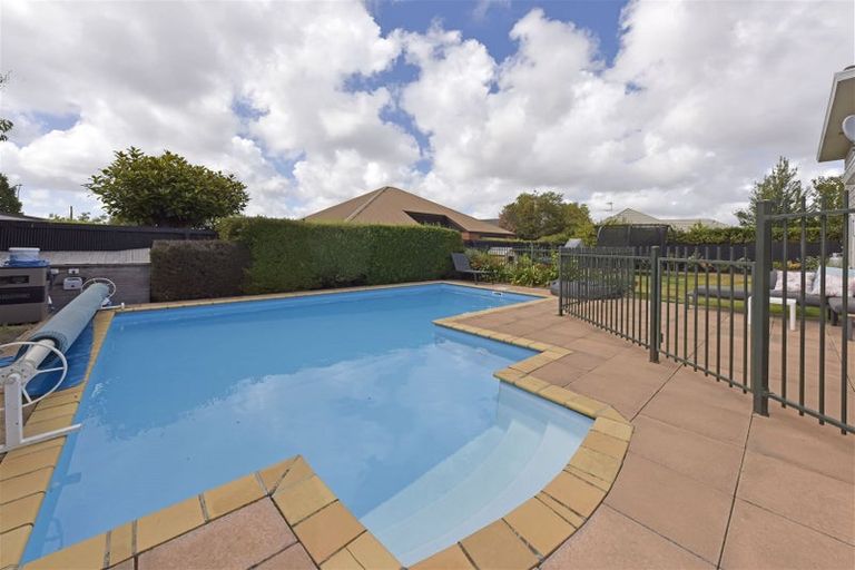 Photo of property in 7a Juniper Place, Burnside, Christchurch, 8053