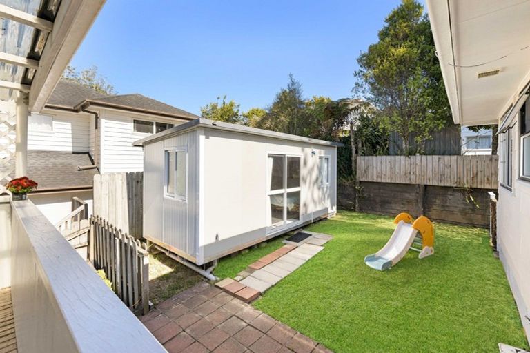 Photo of property in 2 Regatta Road, Torbay, Auckland, 0630