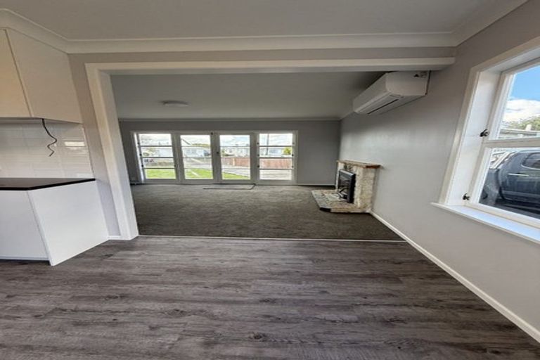 Photo of property in 10 Ross Street, Levin, 5510