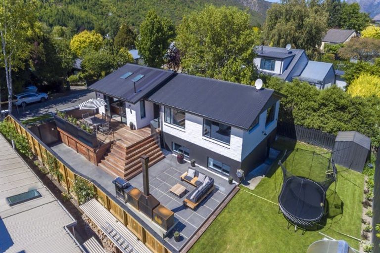 Photo of property in 2 Jenkins Place, Arrowtown, 9302