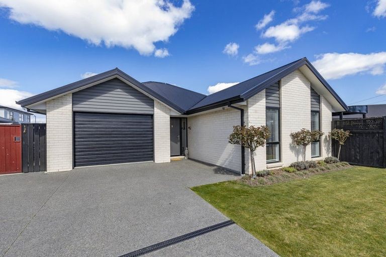 Photo of property in 1 Stratford (pvt) Way, Rangiora, 7400