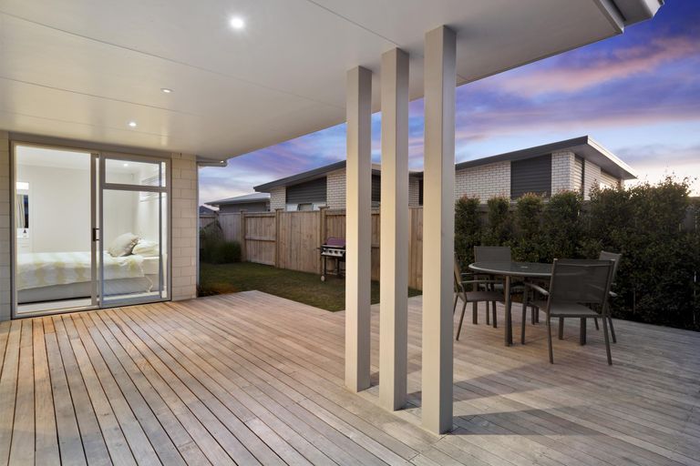 Photo of property in 16 Cassinia Close, Papamoa Beach, Papamoa, 3118