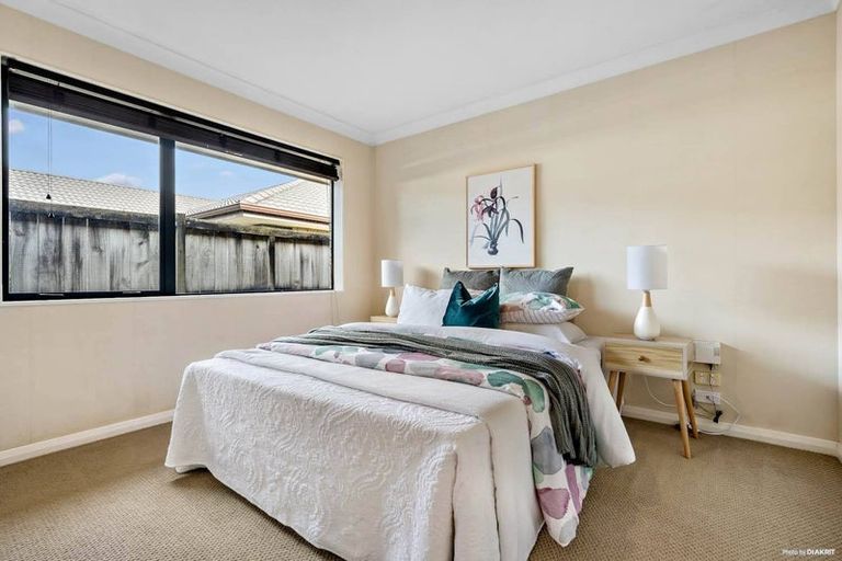 Photo of property in 16 Breon Place, Flat Bush, Auckland, 2016