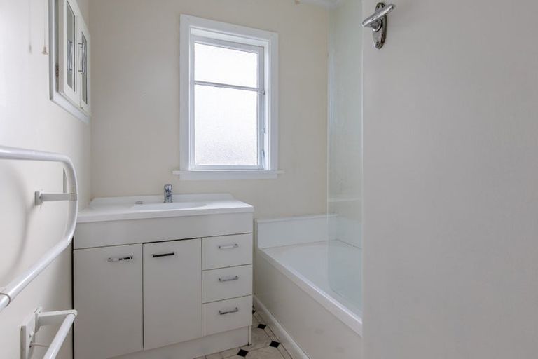 Photo of property in 12 Woburn Street, Waipukurau, 4200