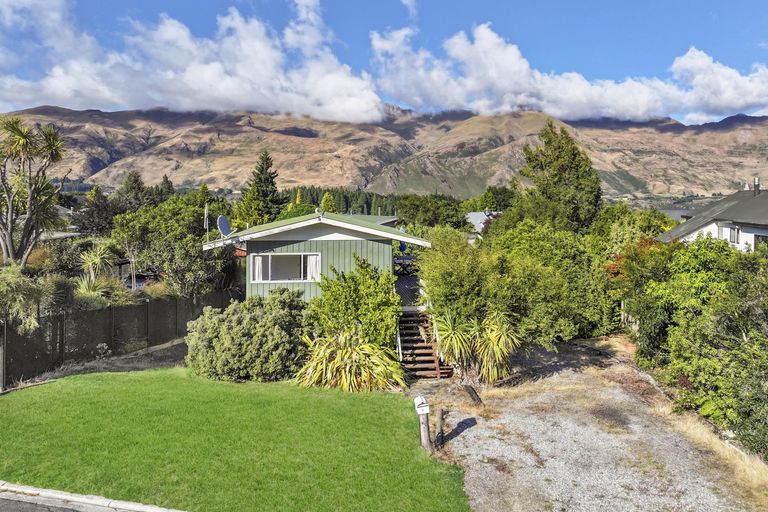 Photo of property in 5 Rimu Lane, Wanaka, 9305