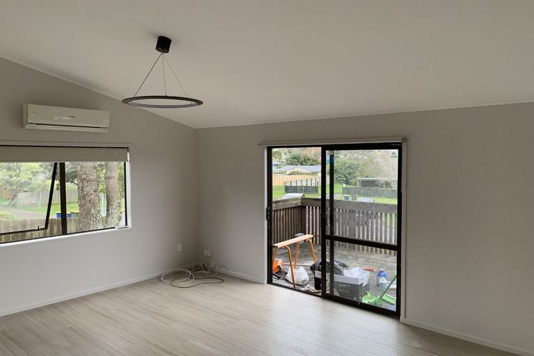 Photo of property in 8 Kayle Glen, West Harbour, Auckland, 0618