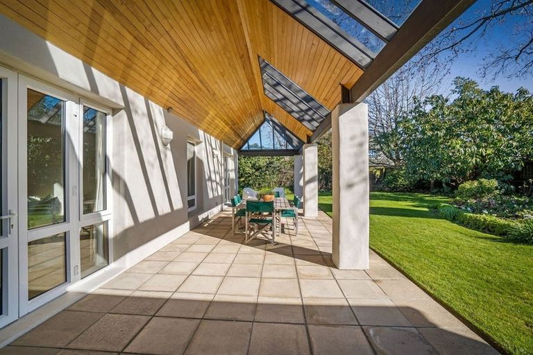 Photo of property in 19 Garreg Road, Fendalton, Christchurch, 8052