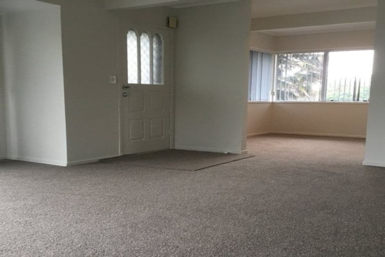 Photo of property in 1/88 Aviemore Drive, Highland Park, Auckland, 2010