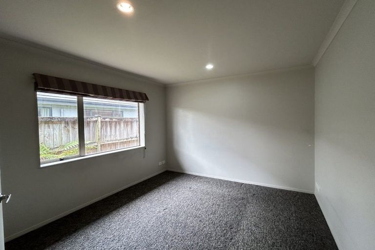 Photo of property in 8 Girvan Terrace, Wattle Downs, Auckland, 2103