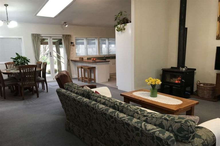 Photo of property in 32 Edwards Street, Kimbolton, Feilding, 4777