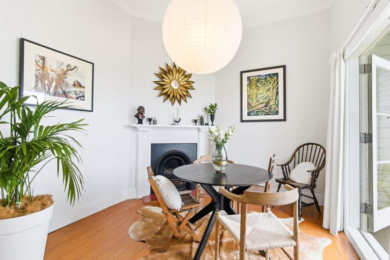 Photo of property in 427 Karaka Bay Road, Karaka Bays, Wellington, 6022