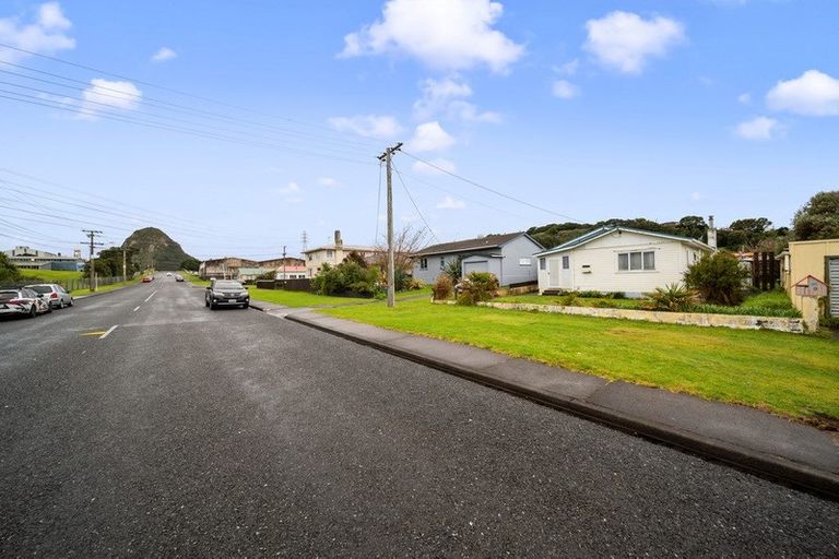 Photo of property in 38 Paritutu Road, Spotswood, New Plymouth, 4310