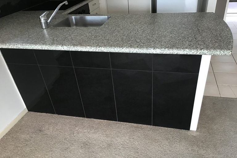 Photo of property in 1d/20 Ian Marwick Place, Birkenhead, Auckland, 0626