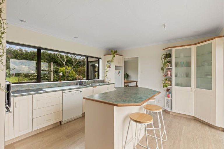 Photo of property in 805 Richmond Road, Lepperton, New Plymouth, 4373