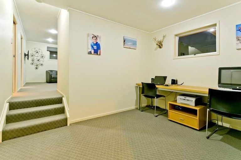 Photo of property in 5 Mowbray Place, Sunnynook, Auckland, 0620