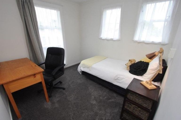 Photo of property in 25 Esk Street, Roslyn, Palmerston North, 4414