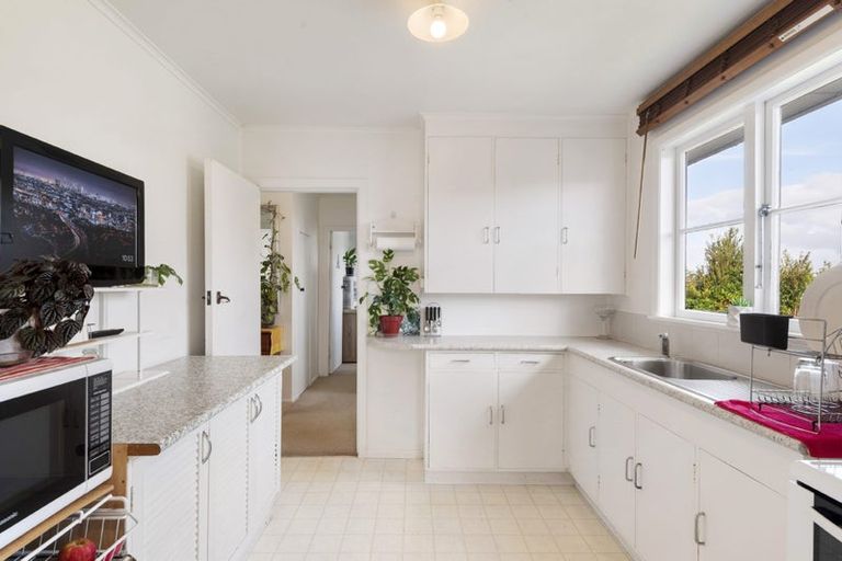 Photo of property in 1/160 Forrest Hill Road, Forrest Hill, Auckland, 0620