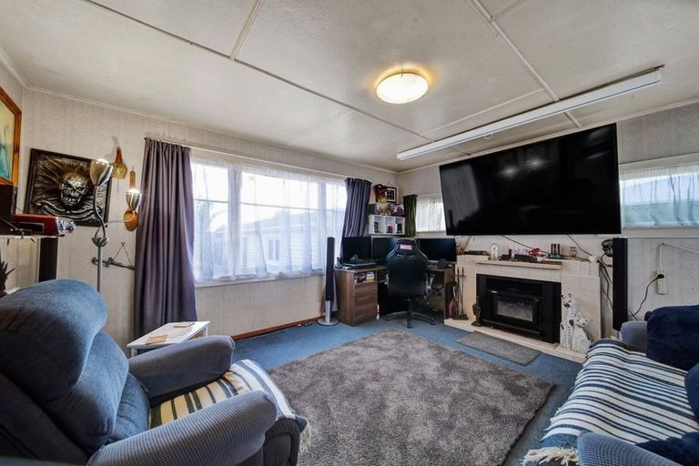 Photo of property in 51 Turuturu Road, Hawera, 4610