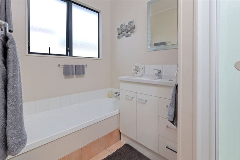 Photo of property in 5 Cognac Place, Henderson, Auckland, 0612